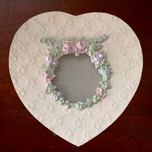 VGUC 3D Ceramic or Resin Floral Heart Frame for 3 1/4 x 3 1/4" Photo